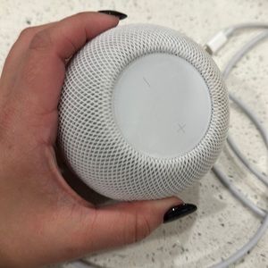 Apple homepod speaker Siri enabled